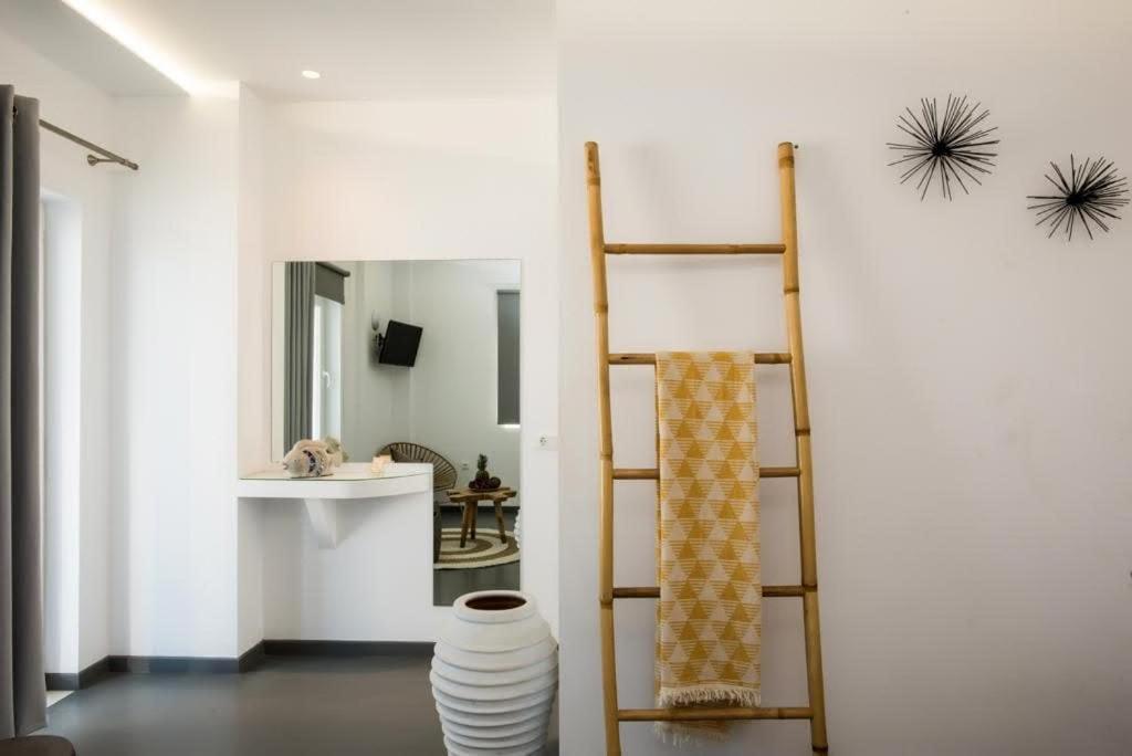 Jonaz Suites Mykonos Town Екстериор снимка
